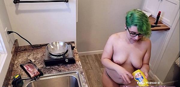  Cooking with Kiwwi and eating CUM covered BACON!